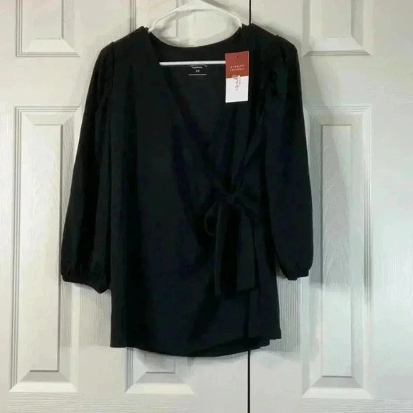 Ingrid+Isabel Maternity Wrap Top Black
Size XS Stretchy - Picture 2 of 9